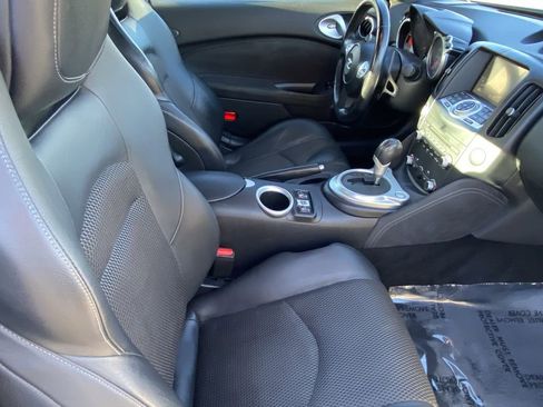 Used 2016 Nissan 370Z Touring image 9