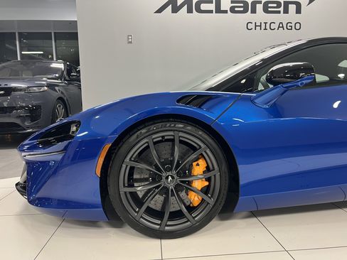 Used 2024 McLaren Artura image 12