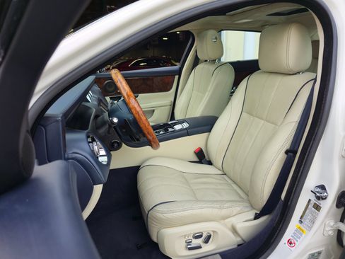 Used 2011 Jaguar XJ L RWD image 16