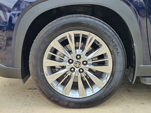 Used 2025 Toyota Grand Highlander AWD image 9