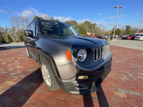 Used 2018 Jeep Renegade Latitude image 25