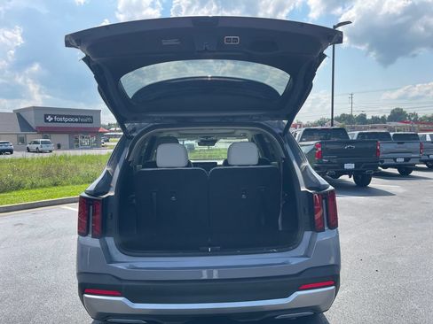 Used 2025 Kia Sorento EX w/ Panoramic Sunroof Package FWD image 9