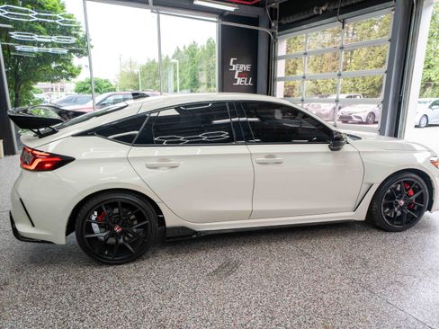 Used 2023 Honda Civic Type R image 4