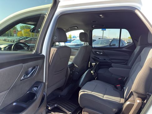 Used 2022 Chevrolet Traverse LT image 30