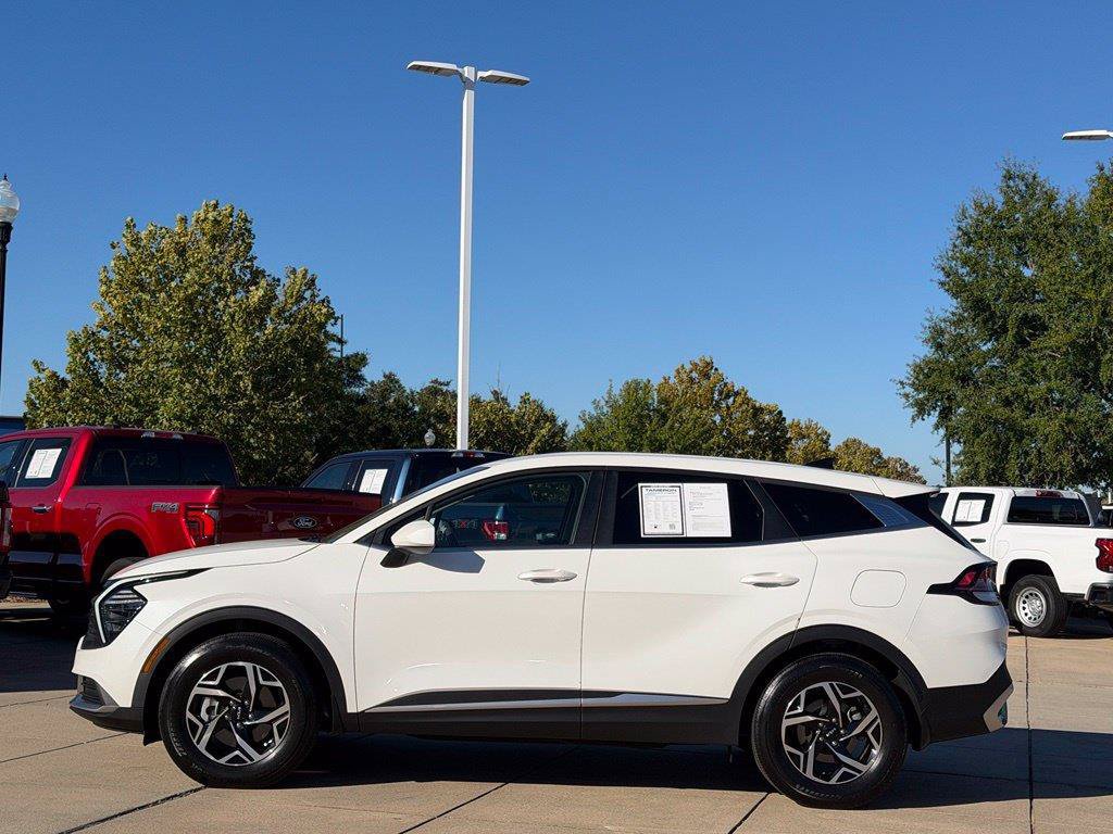 Used 2024 Kia Sportage LX FWD image 7
