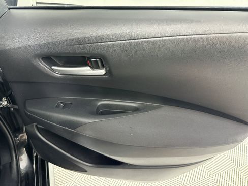 Used 2020 Toyota Corolla LE FWD image 25