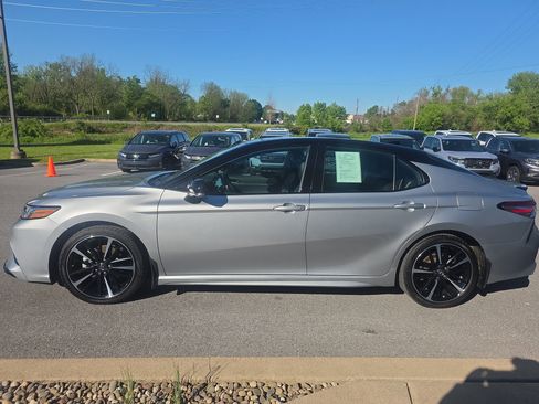 Used 2019 Toyota Camry XSE FWD image 8