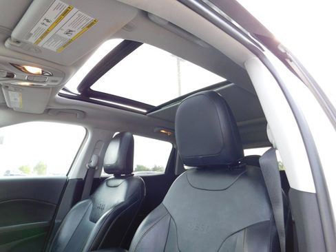 Used 2020 Jeep Compass Limited AWD/4WD image 18