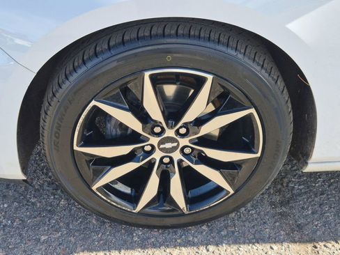 Used 2018 Chevrolet Malibu LT image 18