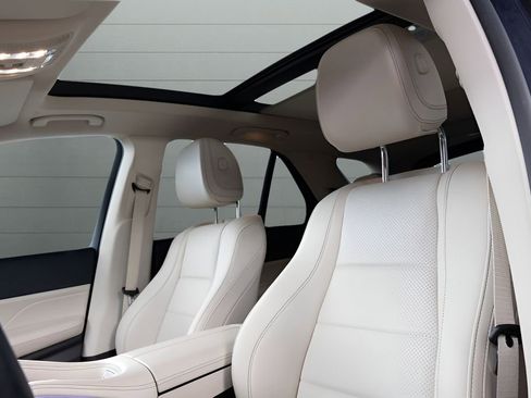 Used 2022 Mercedes-Benz GLE 350 4MATIC image 2