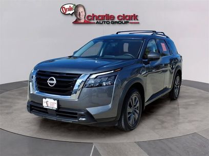 Used 2024 Nissan Pathfinder SV