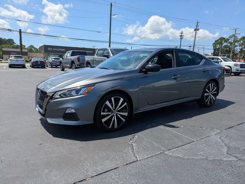 Used 2022 Nissan Altima 2.5 SR FWD image 9