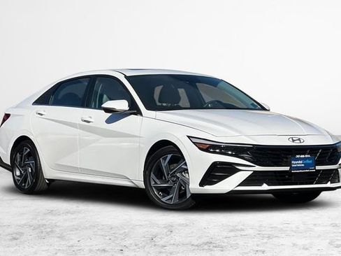 Certified 2025 Hyundai Elantra Limited FWD image 2