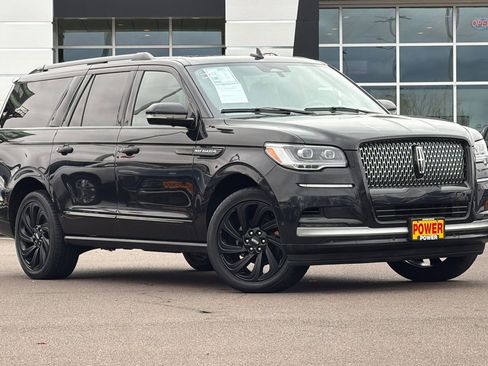Used 2023 Lincoln Navigator L Reserve AWD/4WD image 2