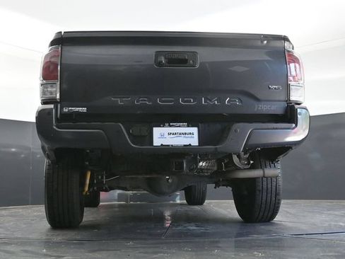 Used 2023 Toyota Tacoma TRD Off-Road w/ Technology Package AWD/4WD image 33