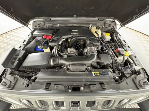 Used 2018 Jeep Wrangler Unlimited Sahara image 33