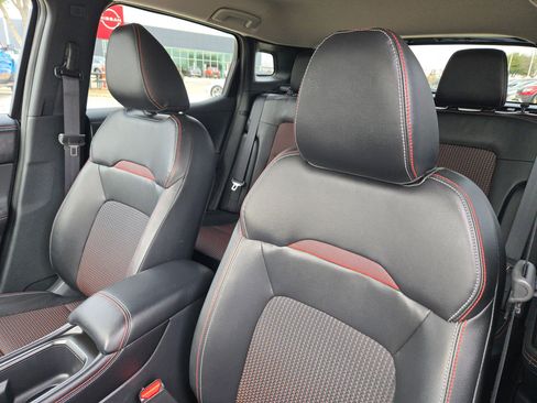 Certified 2025 Nissan Kicks SR image 9