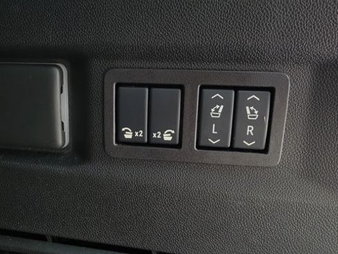 Used 2024 Chevrolet Tahoe High Country AWD/4WD image 45