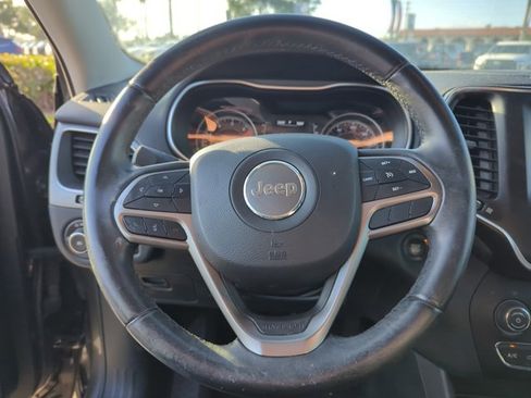 Used 2019 Jeep Cherokee Latitude Plus FWD image 12