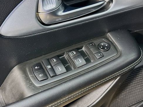 Used 2020 Chrysler Pacifica Touring w/ S Appearance Package image 18