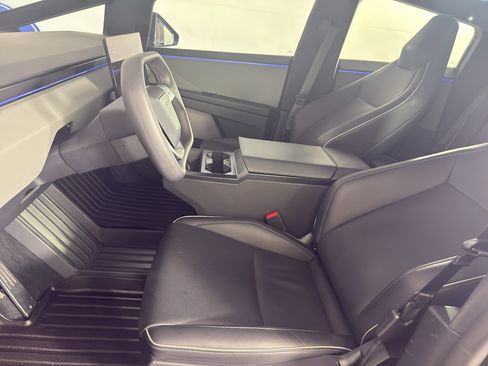 Used 2024 Tesla Cybertruck AWD Crew Cab image 9