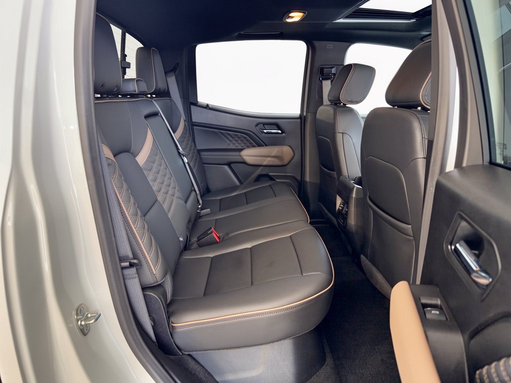 Used 2025 GMC Canyon Denali AWD/4WD image 29