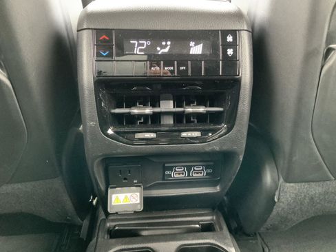 Used 2022 Jeep Grand Cherokee L Laredo w/ Luxury Tech Group I AWD/4WD image 54