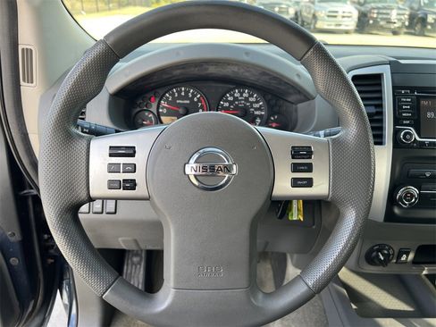 Used 2015 Nissan Frontier SV image 11