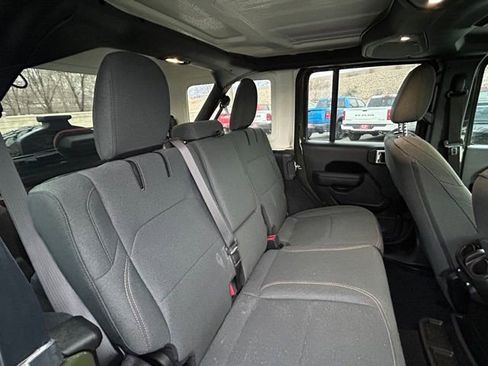 Used 2024 Jeep Wrangler Unlimited image 19