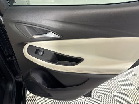 Used 2024 Buick Encore GX Avenir w/ Avenir Technology Package FWD image 27