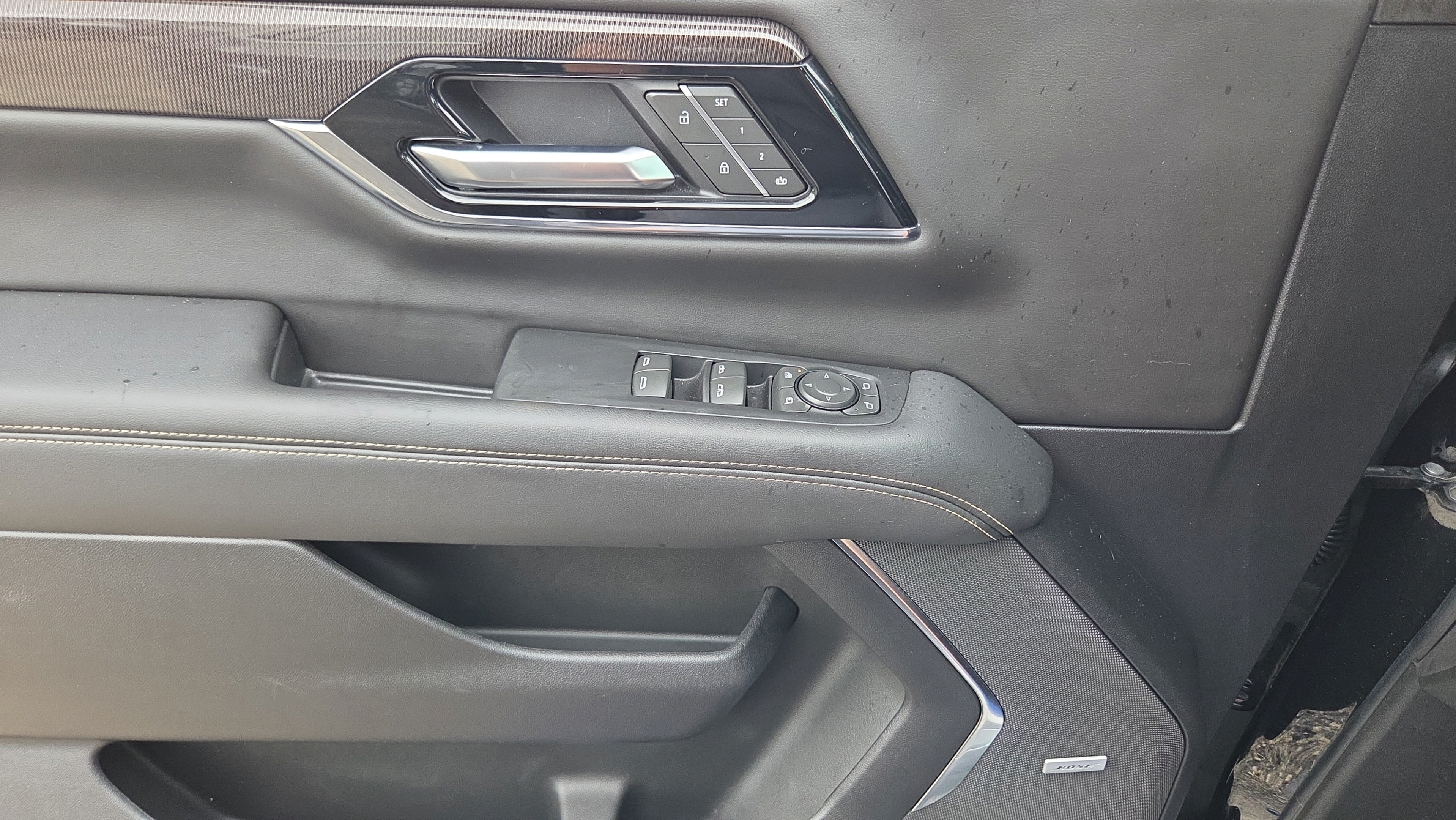Used 2025 GMC Yukon Elevation AWD/4WD image 31