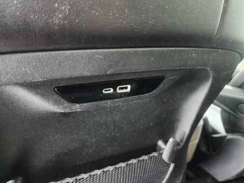 Used 2024 Chrysler Pacifica Touring-L image 36