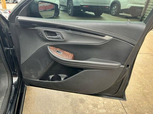 Used 2014 Chevrolet Impala LT w/ Convenience Package image 16