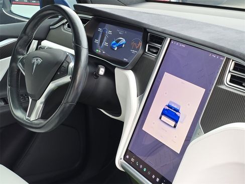 Used 2017 Tesla Model X 90D image 21