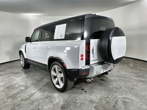 Used 2024 Land Rover Defender 110 SE image 6