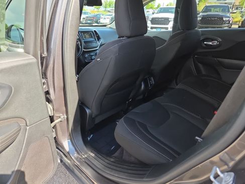 Used 2016 Jeep Cherokee Latitude w/ Comfort/Convenience Group FWD image 20