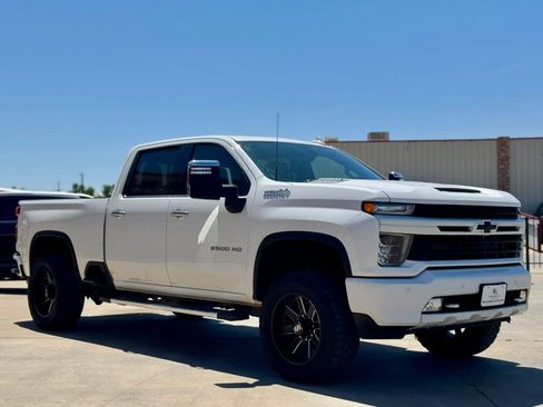 Used 2020 Chevrolet Silverado 2500 High Country w/ Z71 Off-Road Package AWD/4WD image 2