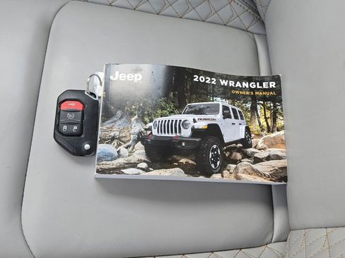 Used 2022 Jeep Wrangler Unlimited Sahara image 13