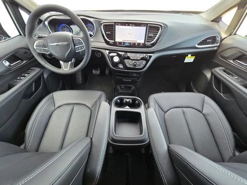 New 2026 Chrysler Pacifica Select AWD/4WD image 10