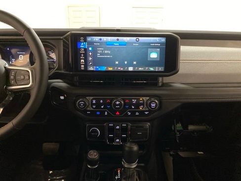 Used 2025 Jeep Wrangler Unlimited Sahara w/ Safety Group AWD/4WD image 14
