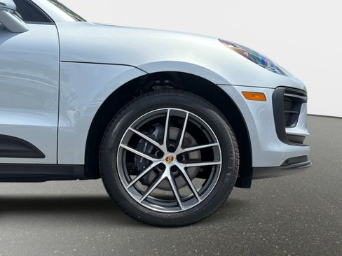 Used 2024 Porsche Macan AWD/4WD image 17