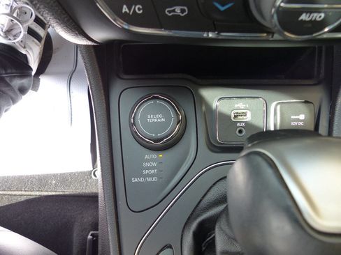 Used 2020 Jeep Cherokee High Altitude AWD/4WD image 35