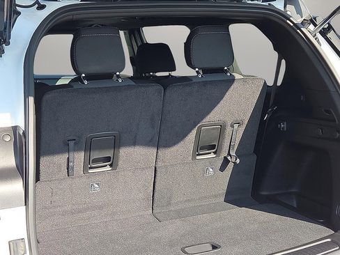 Used 2025 Jeep Grand Cherokee L Laredo image 9