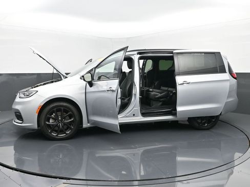 Used 2023 Chrysler Pacifica Limited w/ S Appearance Package image 55