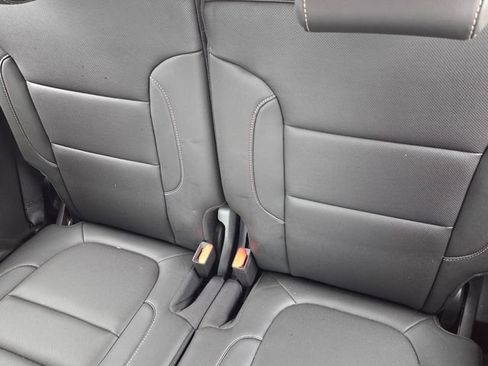 Used 2023 GMC Acadia SLT w/ Technology Package image 6