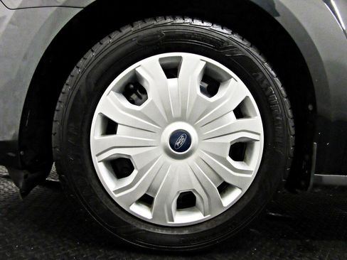 Used 2019 Ford Transit Connect XLT image 17