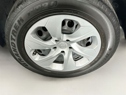Used 2023 Toyota RAV4 LE FWD image 11
