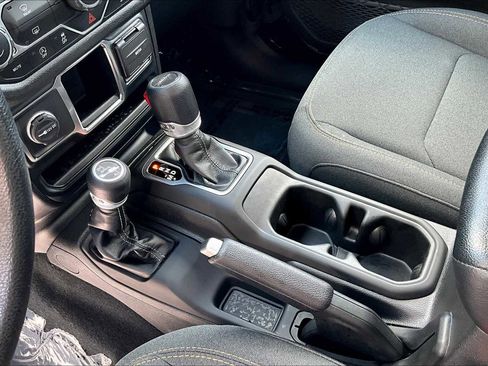 Used 2024 Jeep Gladiator Sport image 31