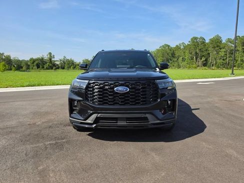 Used 2025 Ford Explorer ST-Line w/ ST-Line Street Pack AWD/4WD image 14