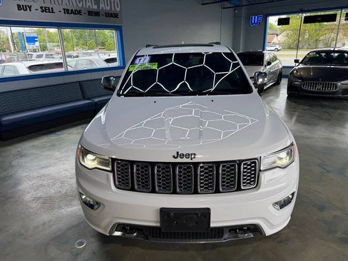Used 2017 Jeep Grand Cherokee Overland AWD/4WD image 11